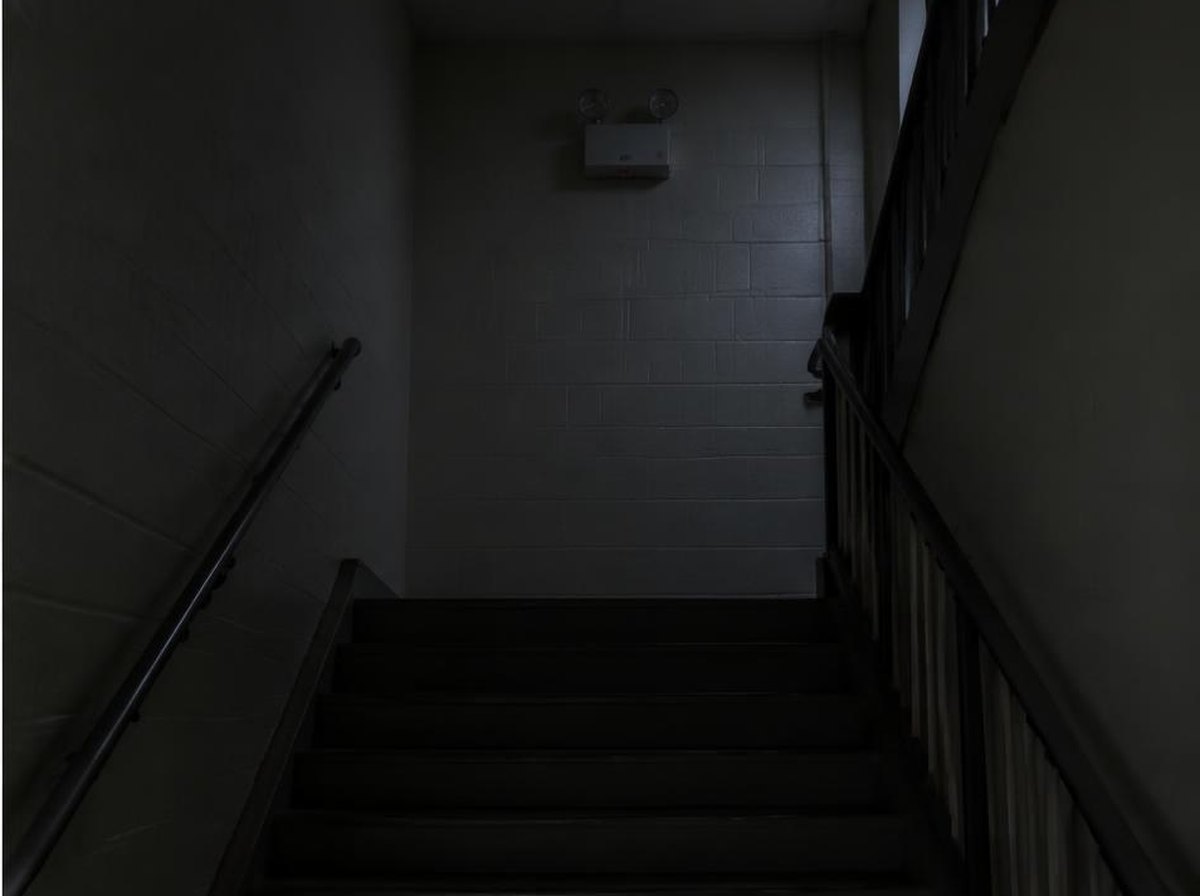 Iluminação de emergência antes do serviço