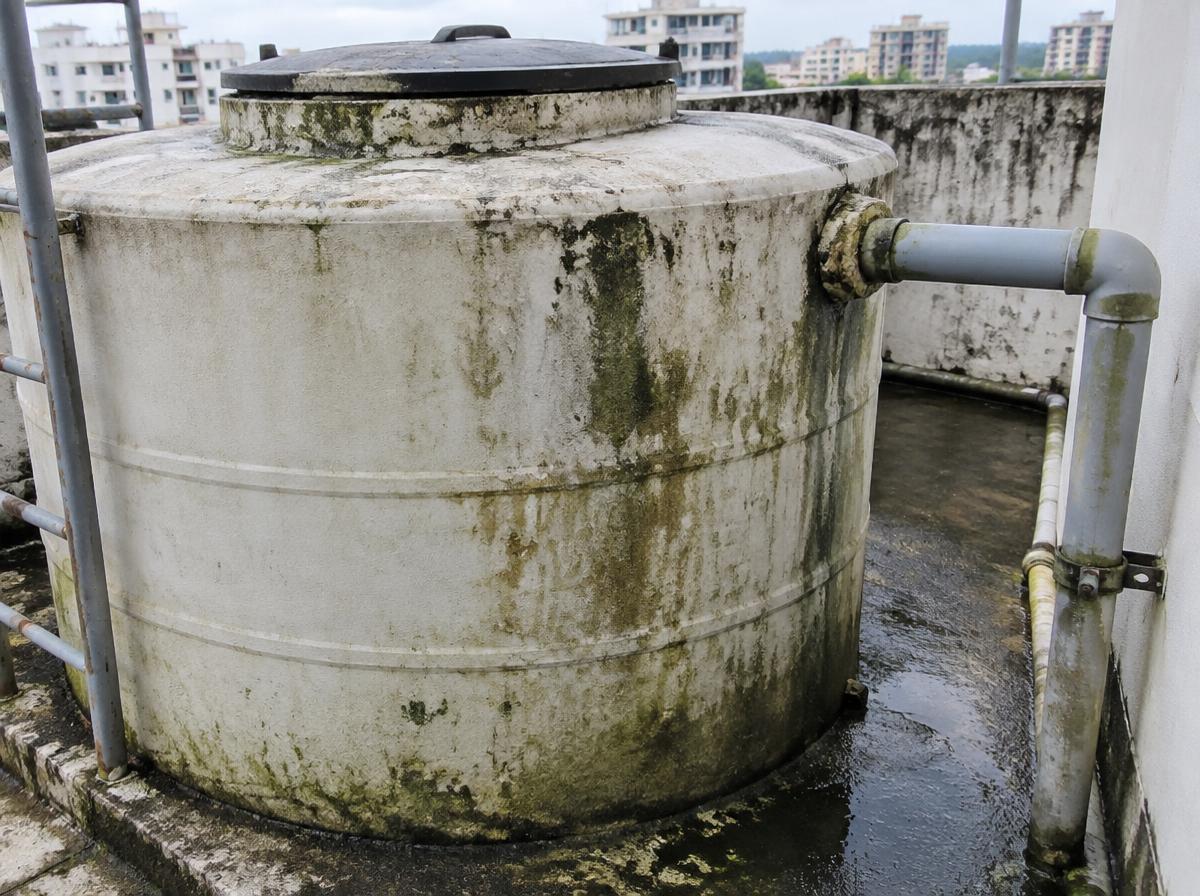 Reservatório antes da limpeza